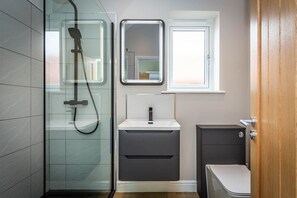 Bathtub, hair dryer, towels