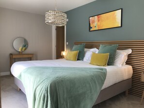 4 bedrooms, iron/ironing board, bed sheets