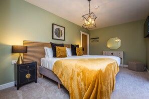 4 bedrooms, iron/ironing board, free WiFi, bed sheets - The Pines, Ashlin Farm Barns (Lincoln)