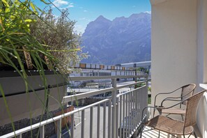 Familienapartment, 2 Schlafzimmer (Appartamento Fabio Few Min From Lake) | Balkon