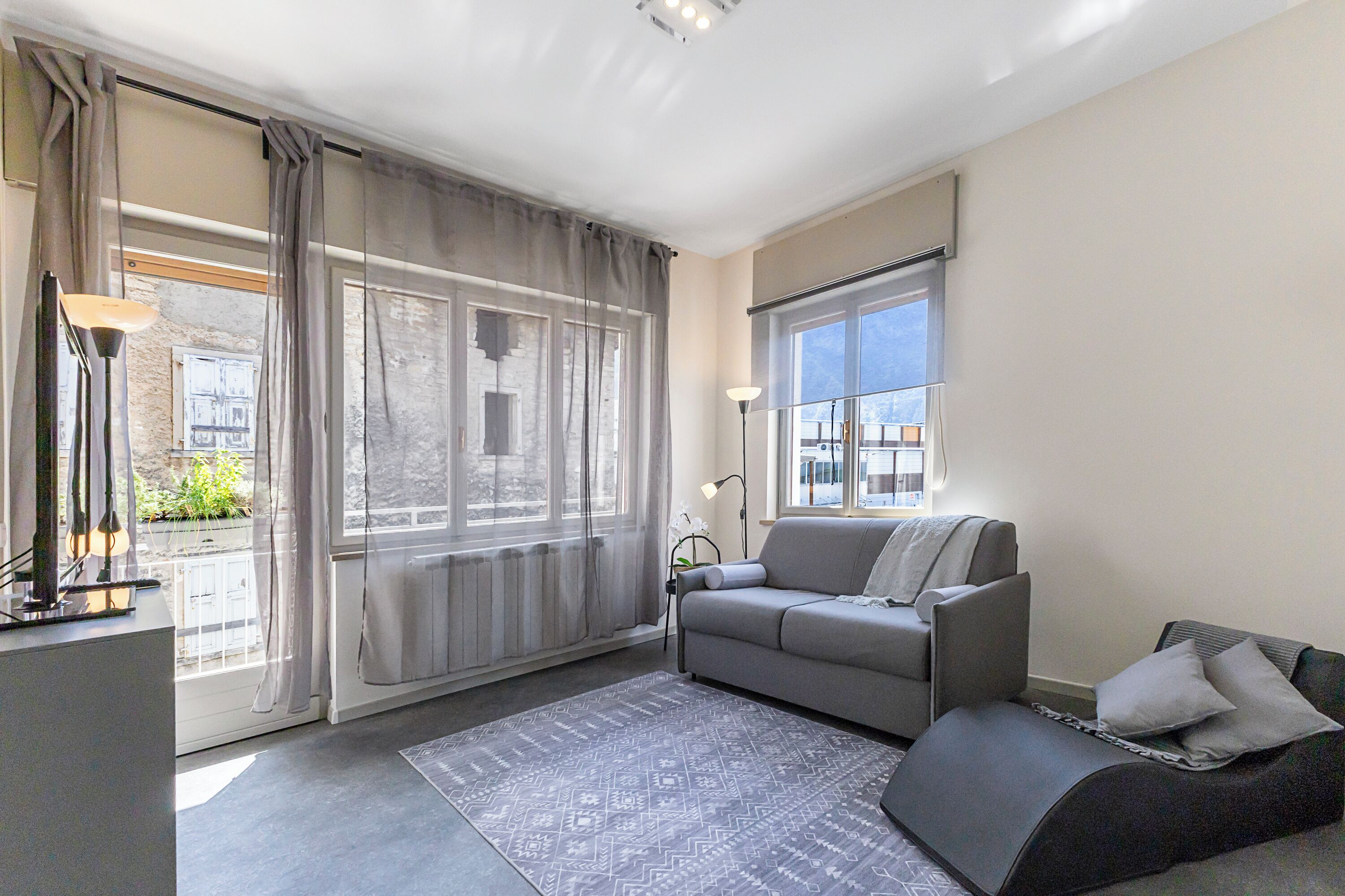 Apartamento família, vários quartos (Appartamento Fabio Few Min From Lake) | Área de estar | Smart TV 21 polegadas com canais a cabo