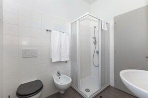 Family Apartment, Multiple Bedrooms (Appartamento Fabio Few Min From Lake) | Bathroom | Shower, hair dryer, bidet, towels