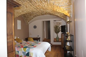 5 bedrooms, bed sheets