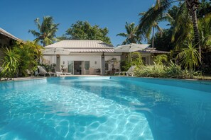 Outdoor pool - Superb Villa of 205 m2 with swimming pool, beach at 200m,  maid and cooking.  (Flic en Flac)