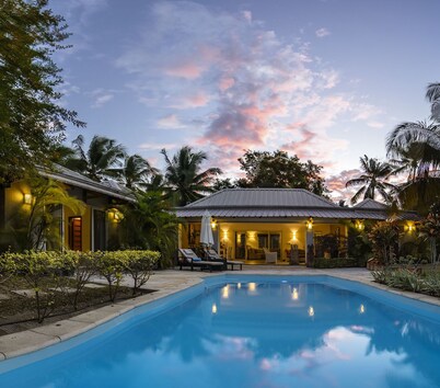 Superb Villa of 205 m2 with swimming pool, beach at 200m,  maid and cooking. 