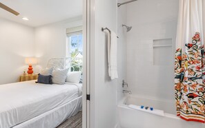 3 bedrooms, desk, iron/ironing board, WiFi - Watercolor - Resort Style Pools & Bikes Included (Santa Rosa Beach)