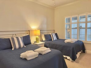2 bedrooms, iron/ironing board, free WiFi, bed sheets