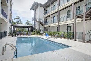Pool - Pet Friendly, Updated 1 Bedroom Getaway at Ocean Suites (Saint Simons Island)