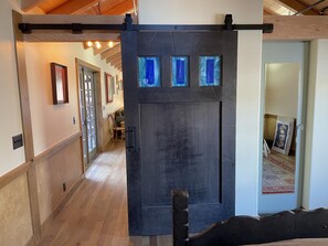 Interior - This house is within walking distance to downtown Sedona. (Sedona)