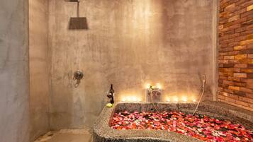 Bañera y ducha independientes, cabezal de ducha tipo lluvia