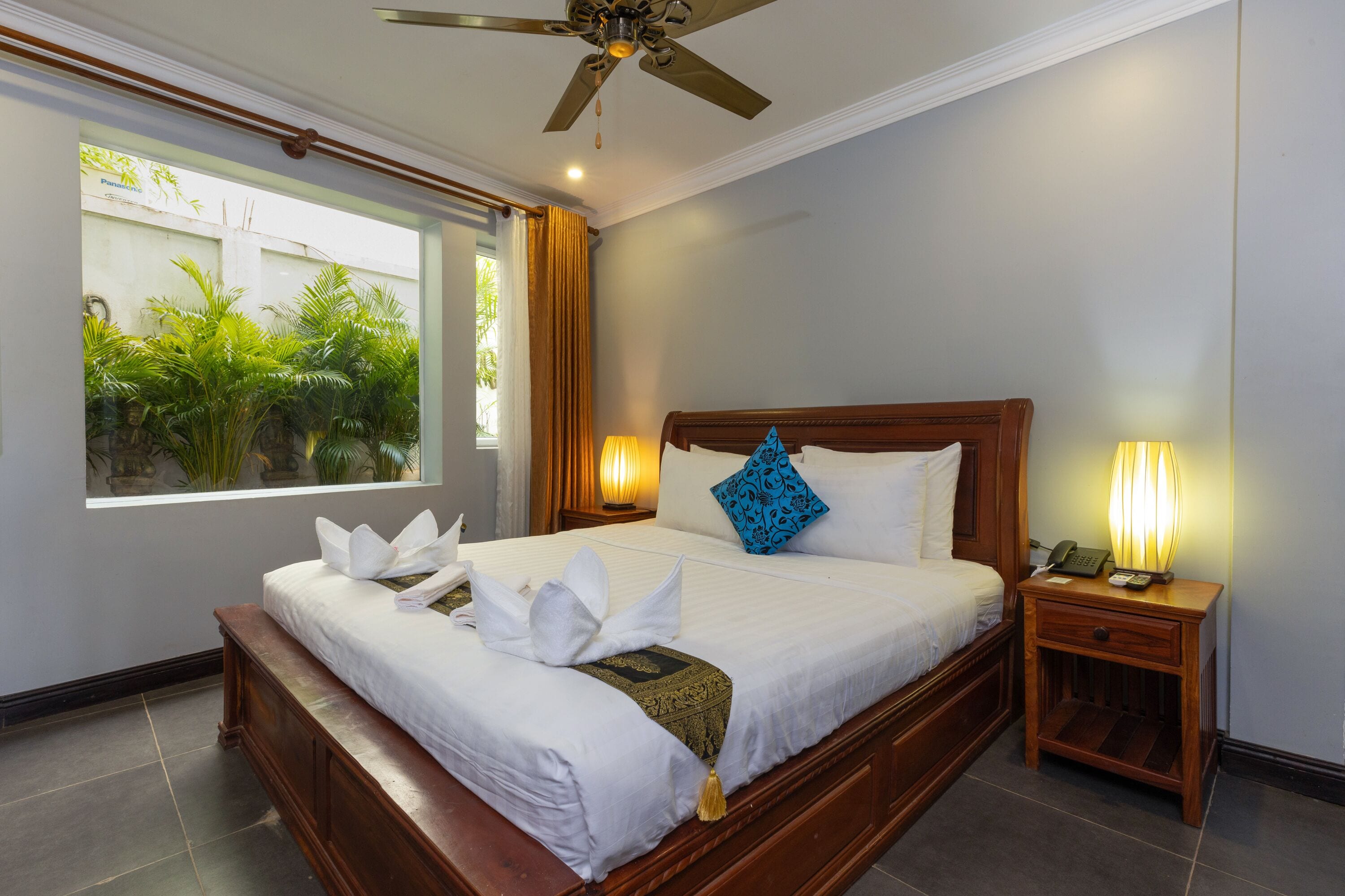 Kamar Double Deluks, bathtub | Minibar, brankas, meja kerja, dan ruang kerja ramah laptop