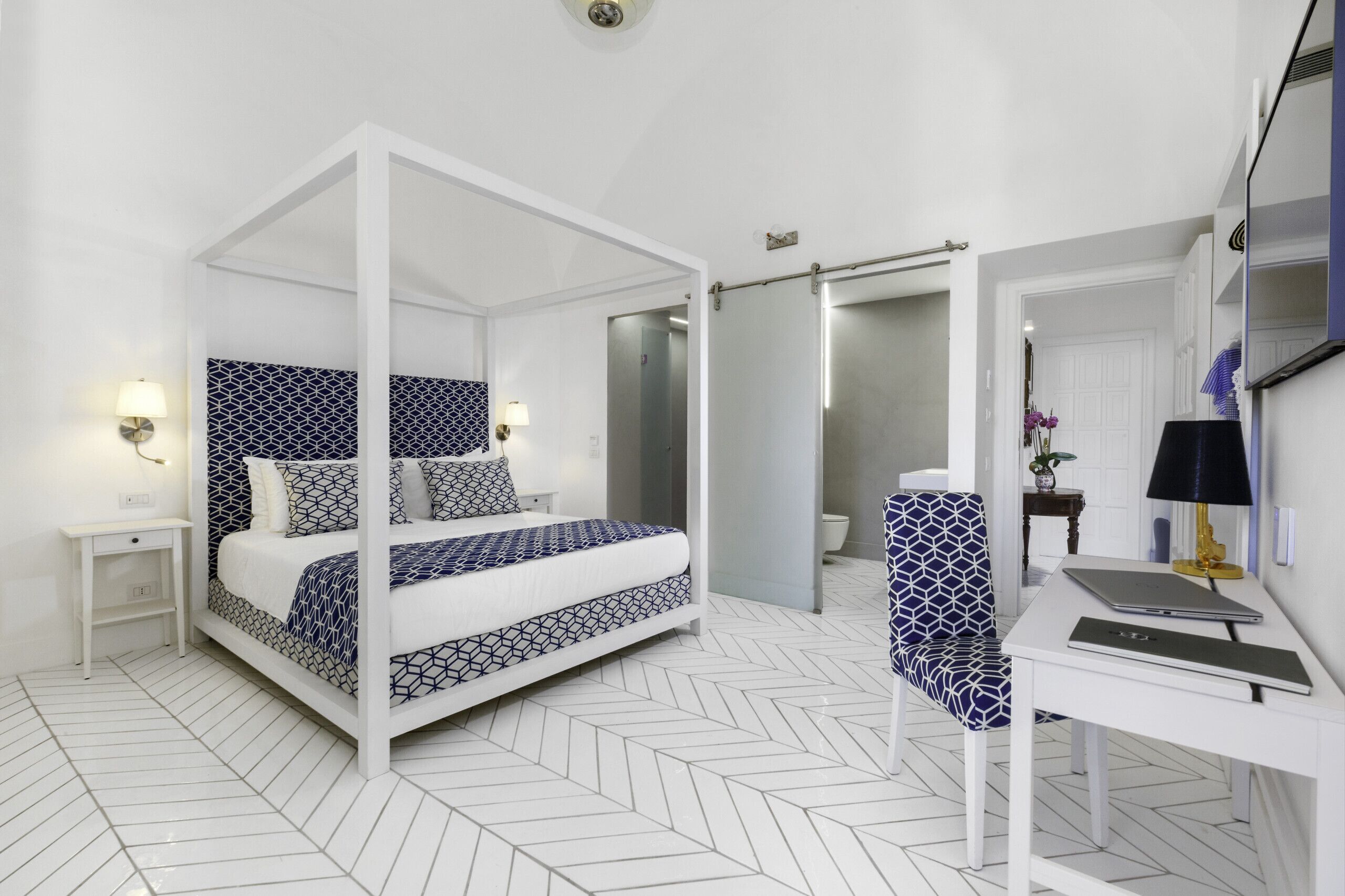3 Schlafzimmer, hochwertige Bettwaren, Betten mit Memory-Foam-Matratzen