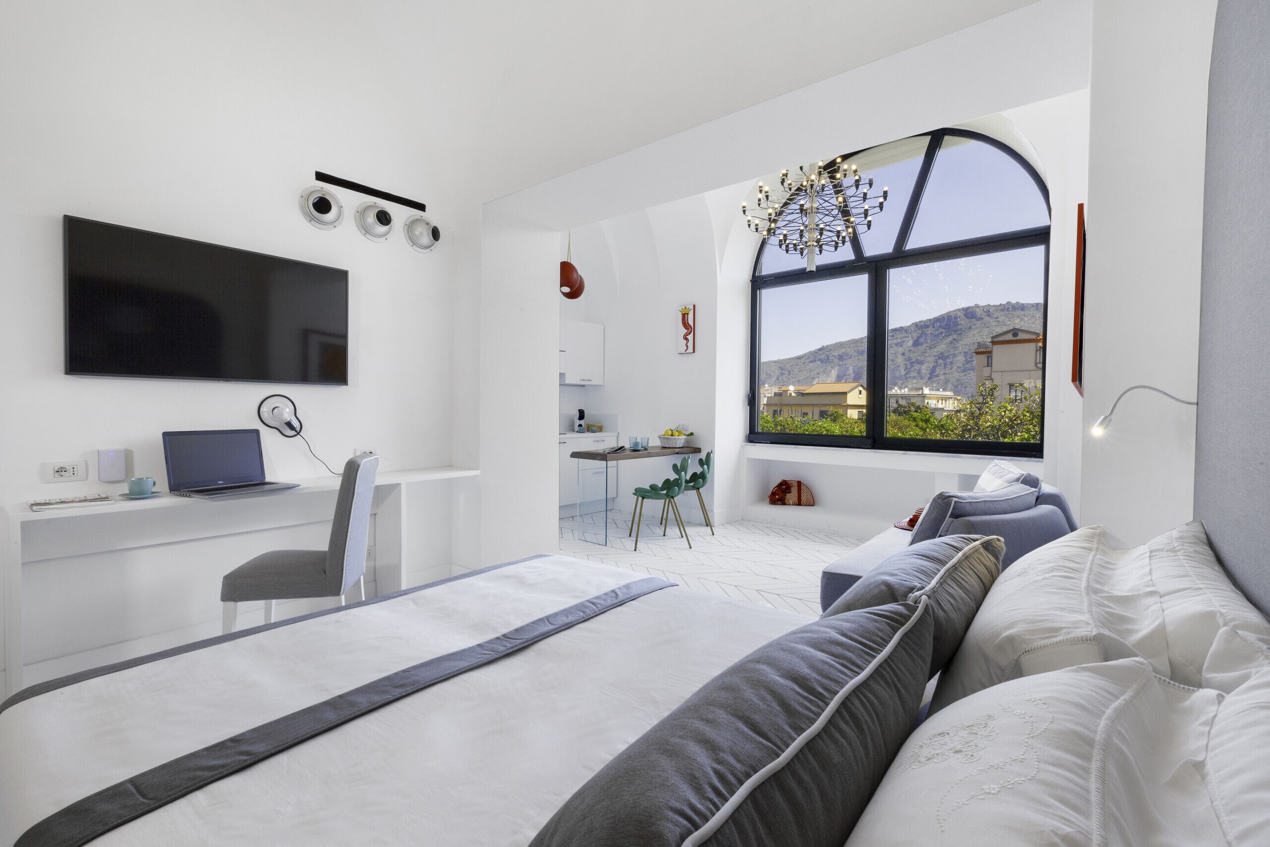 3 bedrooms, premium bedding, memory foam beds, in-room safe