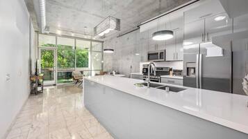 Microwave, stovetop, dishwasher, coffee/tea maker