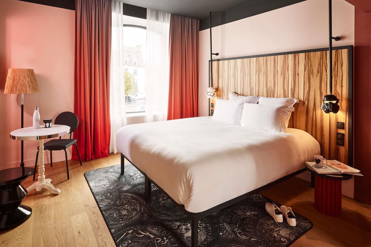 In-room safe, laptop workspace, blackout drapes, soundproofing