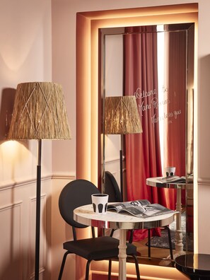 In-room safe, individually decorated, individually furnished - Mama Shelter Rennes (Rennes)