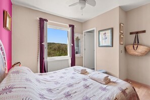 2 bedrooms, WiFi, bed sheets