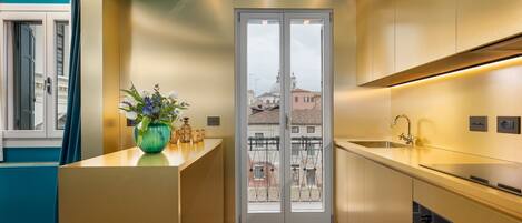 Kühlschrank, Ofen, Herdplatte, Geschirrspüler