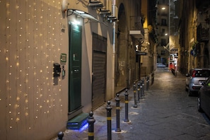 Classic Room | Hypo-allergenic bedding, minibar, individually decorated - Vico Grande (Naples)