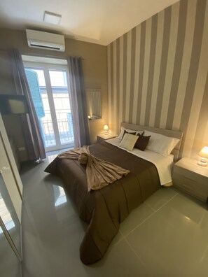 Hypo-allergenic bedding, minibar, individually decorated - Vico Grande (Naples)