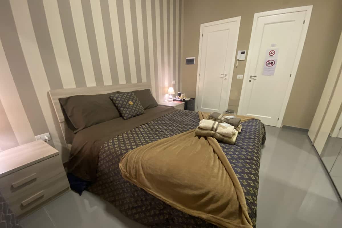 Literie hypoallergénique, minibar, décoration personnalisée