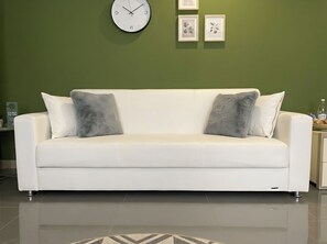 Family Room | Hypo-allergenic bedding, minibar, individually decorated - Vico Grande (Naples)