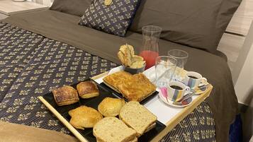 Hypo-allergenic bedding, minibar, individually decorated