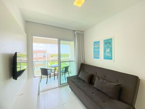 Leilighet | Oppholdsområde | En 40-tommers TV med digitale kanaler