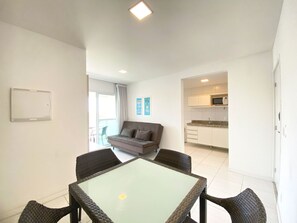 Apartment | Living area | 40-inch TV with digital channels - Lindos Flats - Muro Alto Condomínio Club (Ipojuca)