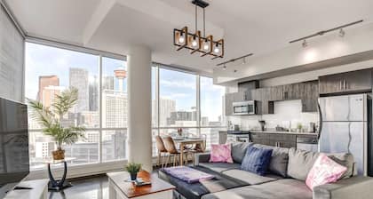 Elegant Condo w/ Balcony, Stunning Downtown Views!