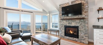 AMAZING WINNIPESAUKEE VIEWS Heated Pool Hot Tub