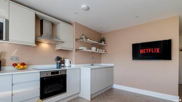 Coffee/tea maker, fridge, microwave, oven