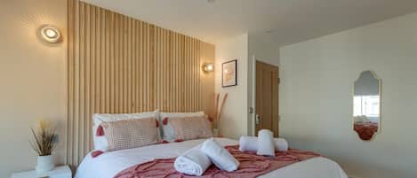 2 bedrooms, iron/ironing board, travel cot, free WiFi