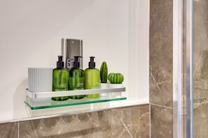 Hair dryer, towels - North Marine Villa - Apt 3 - Second floor modern apartment near North Bay Beach. (Scarborough)