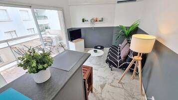 1 bedroom, bed sheets