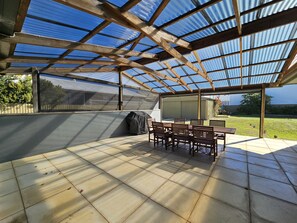 Outdoor dining - Matilda - Located close to Long Beach (Robe)