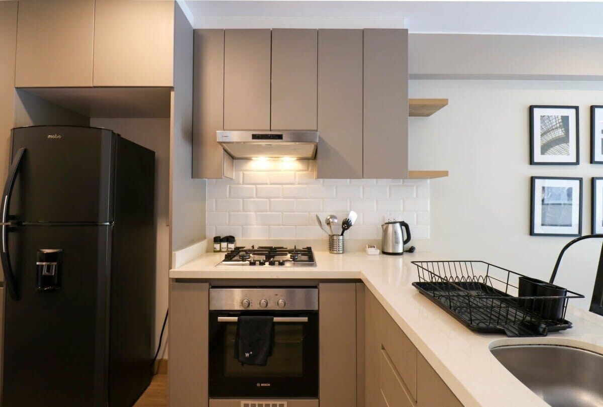 雪櫃、微波爐、焗爐、爐具