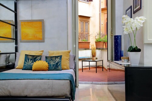 Loft with terrace near Piazza Barberini