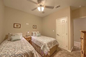 4 Schlafzimmer, Bügeleisen/Bügelbrett, WLAN, Bettwäsche