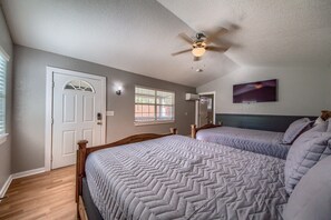 1 habitación, tabla de planchar con plancha, wifi y ropa de cama 