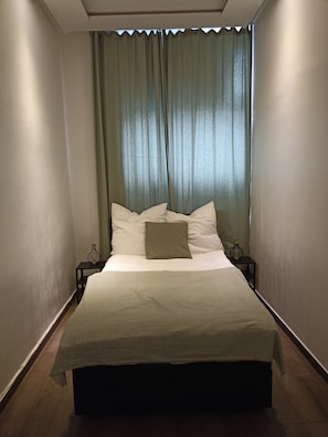 3 bedrooms, desk, iron/ironing board, travel crib