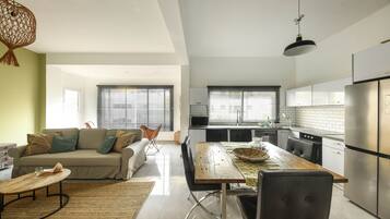 Apartemen | Ruang keluarga | TV layar datar