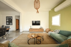 Apartment | Living room | Flat-screen TV - Prime location Sunny 3bedroom apartment (Tel Aviv)