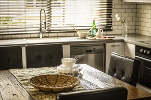 Apartamento | Sala de estar | Una televisión de pantalla plana