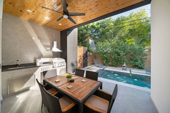 Outdoor dining