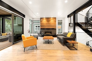 Living area - Relaxing in Paradise W Private Roof Top Deck!! (Fort Collins)