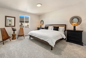 House, Multiple Beds, Patio, Garden View (2838 Barnstormer St Unit #2)