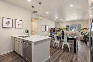House, Multiple Beds, Patio, Garden View (2838 Barnstormer St Unit #2) | Private kitchen | Fridge, microwave, oven, stovetop