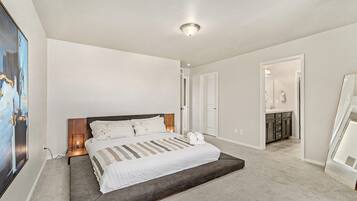 House, Multiple Beds, Patio, Garden View (2626 Avenger Place (Unit 3)) | 3 bedrooms, free WiFi, bed sheets