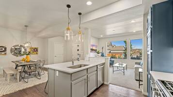 House, Multiple Beds, Patio, Garden View (2626 Avenger Place (Unit 3)) | Private kitchen | Fridge, microwave, oven, stovetop